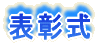 �\����